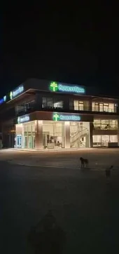 Gece ışıklı tabelasıyla Kuveyt Türk şubesi