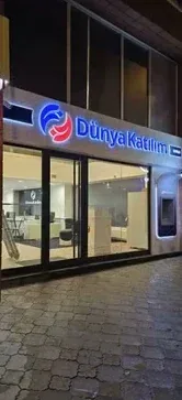 Işıklı logolu Dünya Katılım şube girişi